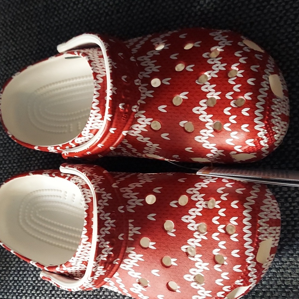 New Crocs Classic Red White Holiday Sweater Clog W9 M7 New in Box